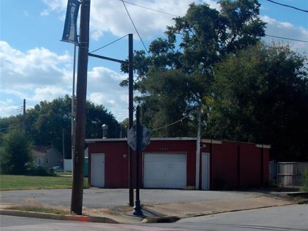 1827 N 2nd Street, St Charles, MO 63301