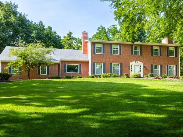906 34 Avenue , Moline, IL 61265
