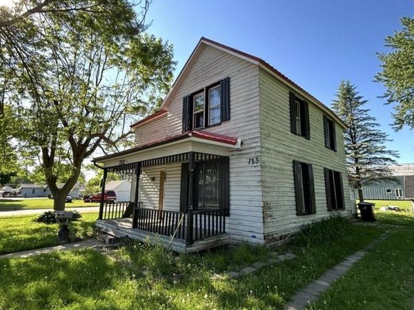 713 W WAUPACA STREET, New London, WI 54961