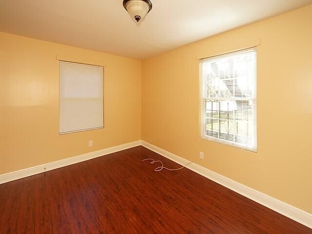 995 King Street Photo 10
