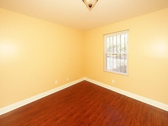 995 King Street Photo 12