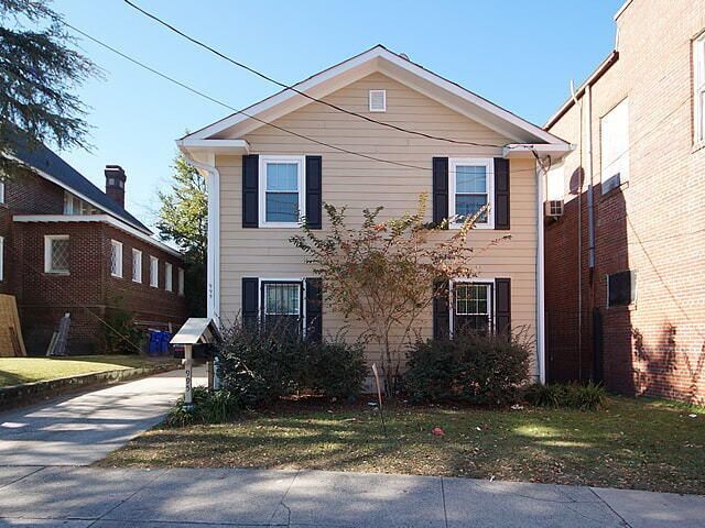 995 King Street Photo 16