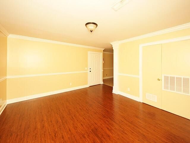 995 King Street Photo 4
