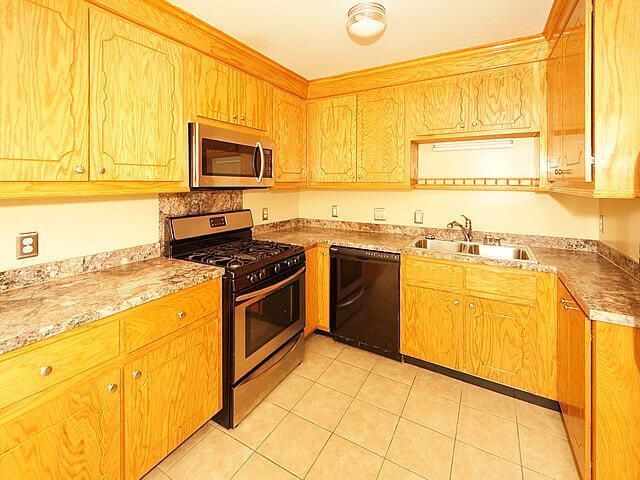 995 King Street Photo 7