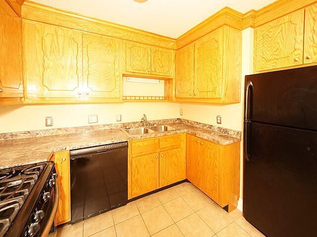 995 King Street Photo 8