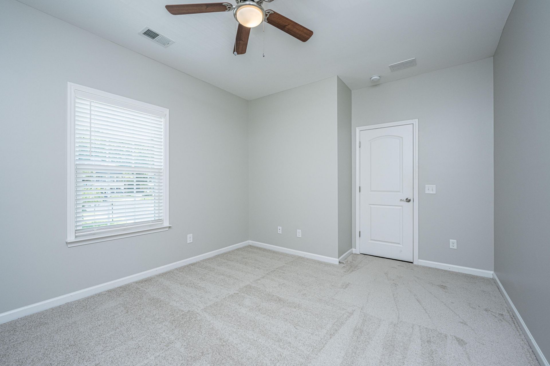 197 Silver Cypress Circle Photo 25