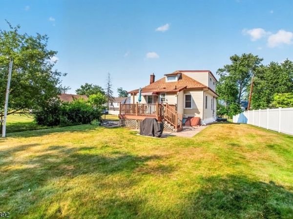 6 Crestwood Ct, Lincoln Park, NJ 07035