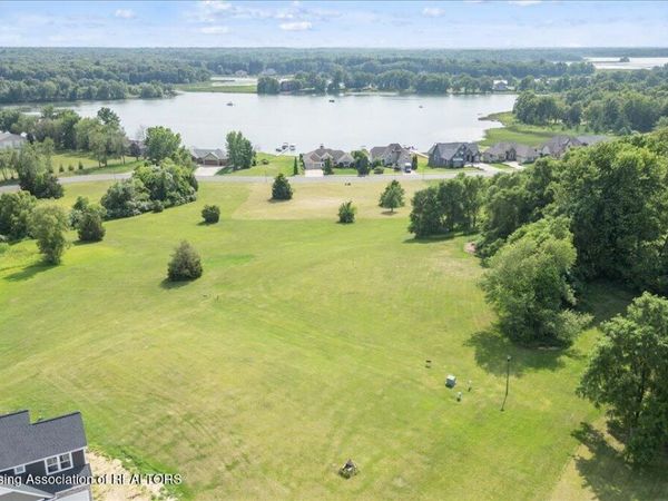 12 Coronado Drive, Jackson, MI 49201