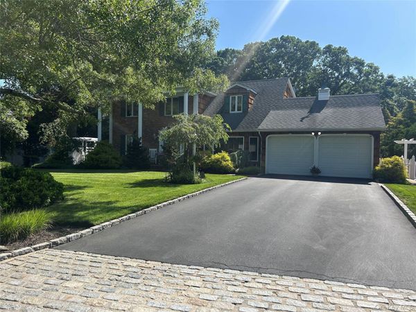 133 Main Avenue , Lake Grove, NY 11755