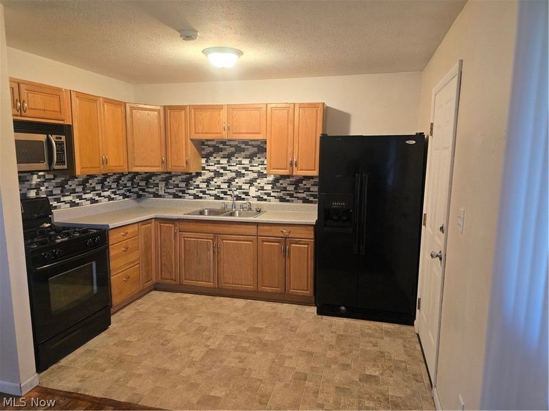 23580 Comstock Road, Bedford Heights, OH 44146 Photo 4