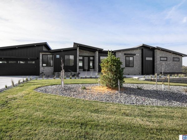 902 S Lakeview Way, Ashland, NE 68003