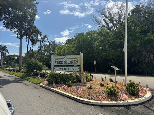 1954 5th Avenue SE, Vero Beach, FL 32962