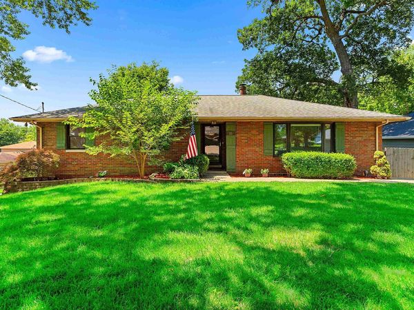 23 OAKHILL Court, Pekin, IL 61554