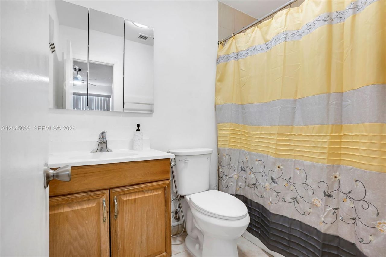 8020 N Colony Circle N., Unit 304, Tamarac, FL 33321 Photo