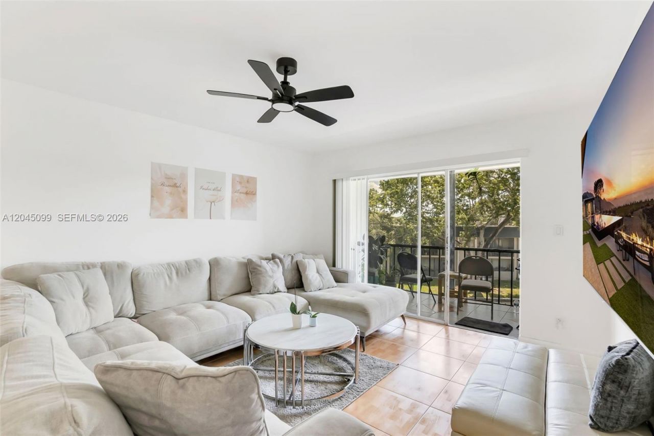 8020 N Colony Circle N., Unit 304, Tamarac, FL 33321 Photo