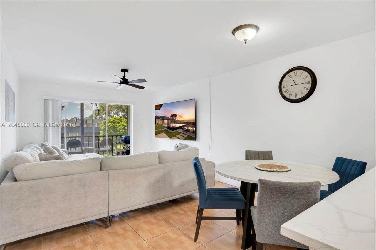 8020 N Colony Circle N., Unit 304, Tamarac, FL 33321 Photo