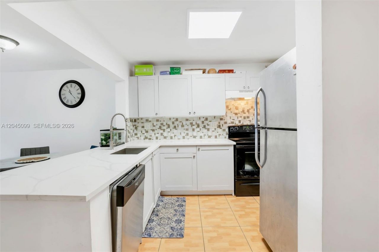 8020 N Colony Circle N., Unit 304, Tamarac, FL 33321 Photo