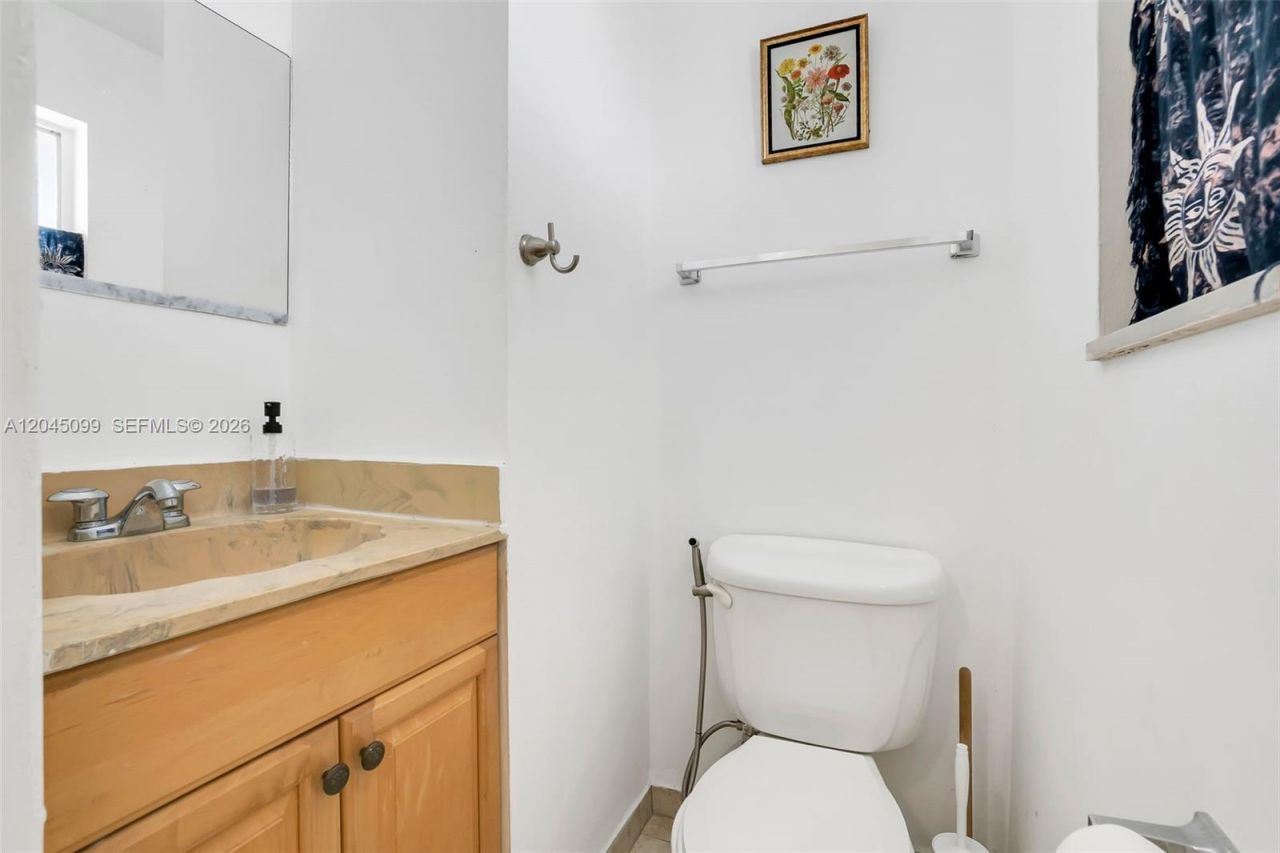 8020 N Colony Circle N., Unit 304, Tamarac, FL 33321 Photo