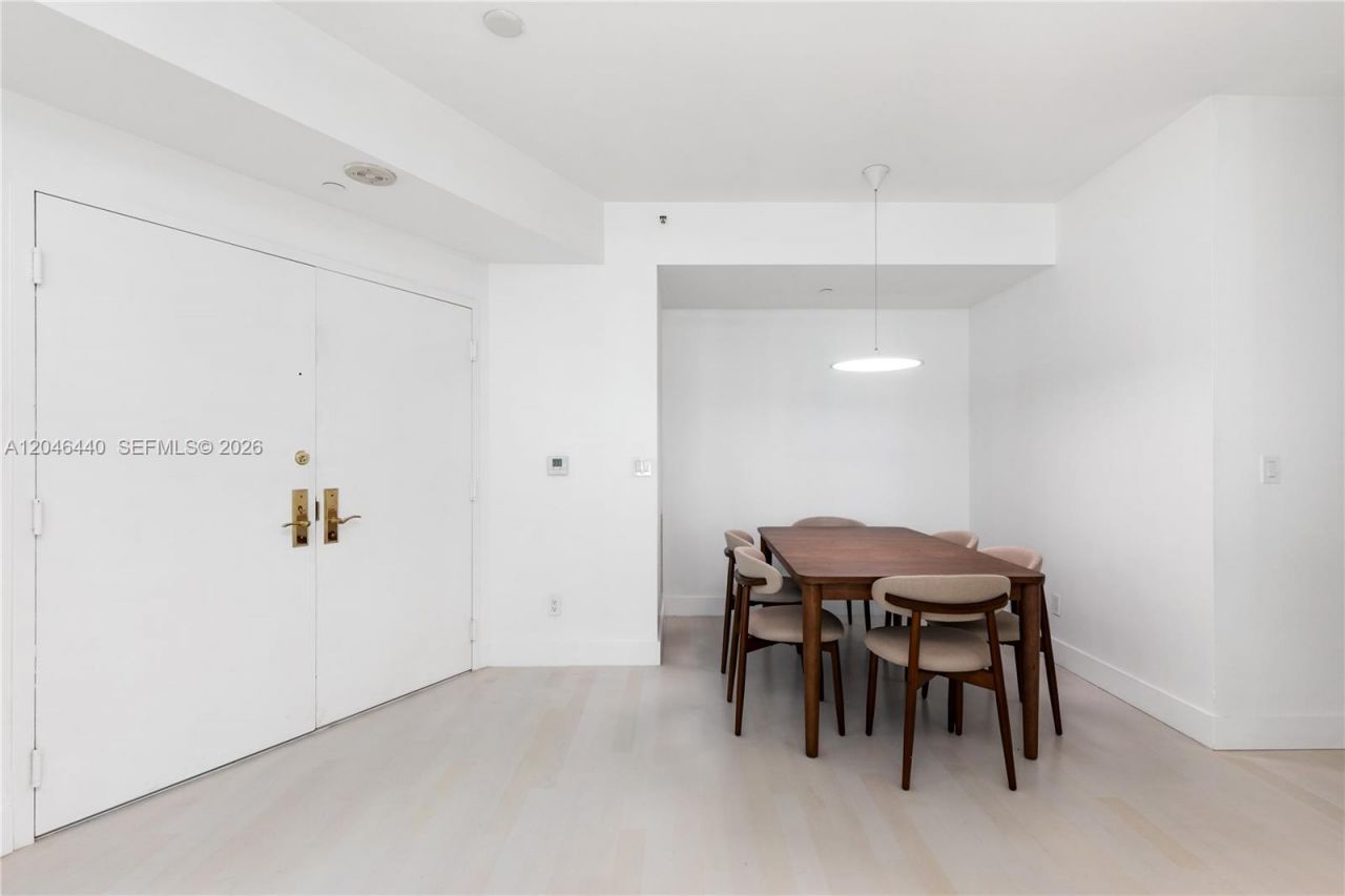 300 S Pointe Dr , Unit 907, Miami Beach, FL 33139 Photo