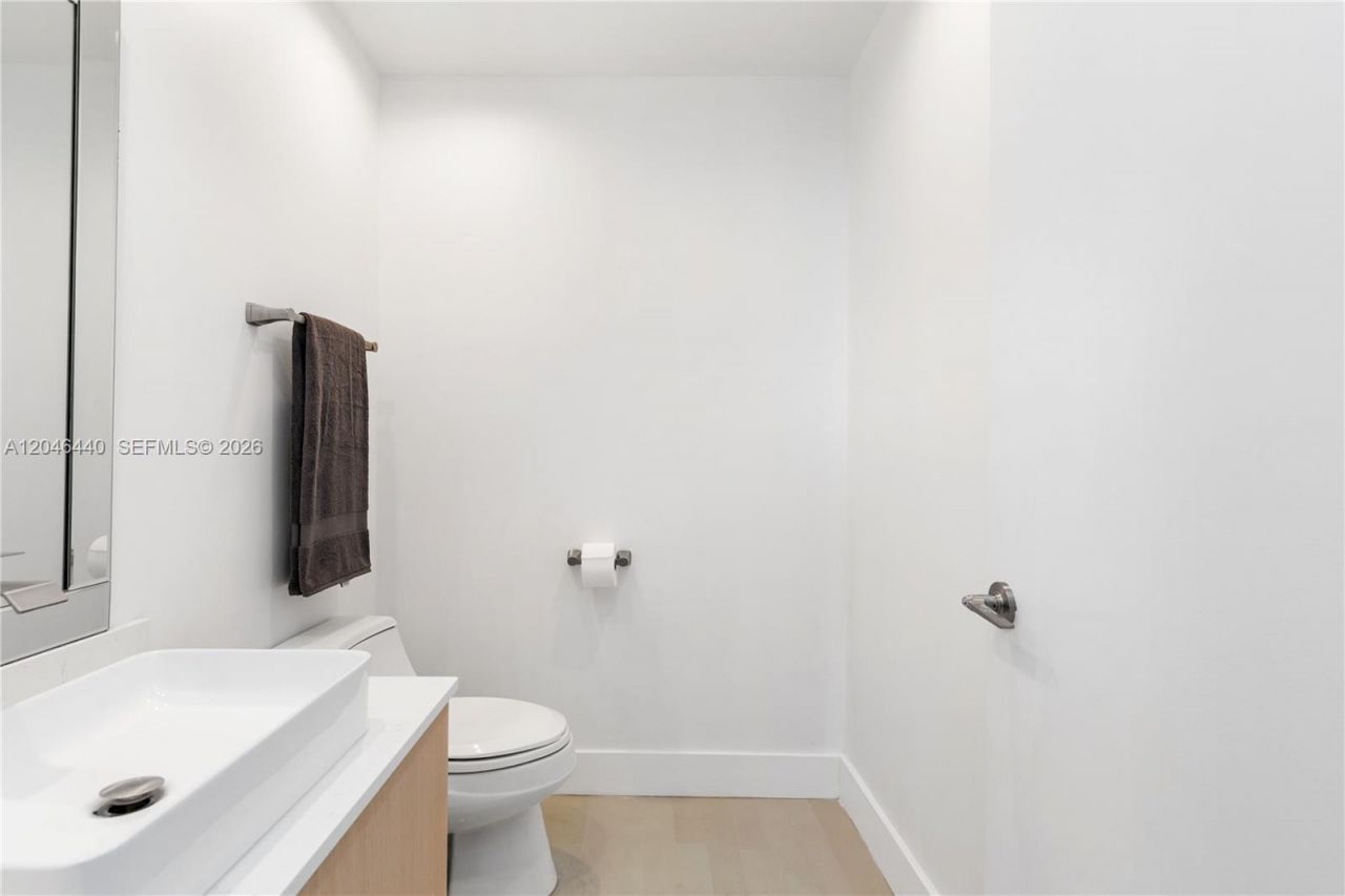 300 S Pointe Dr , Unit 907, Miami Beach, FL 33139 Photo