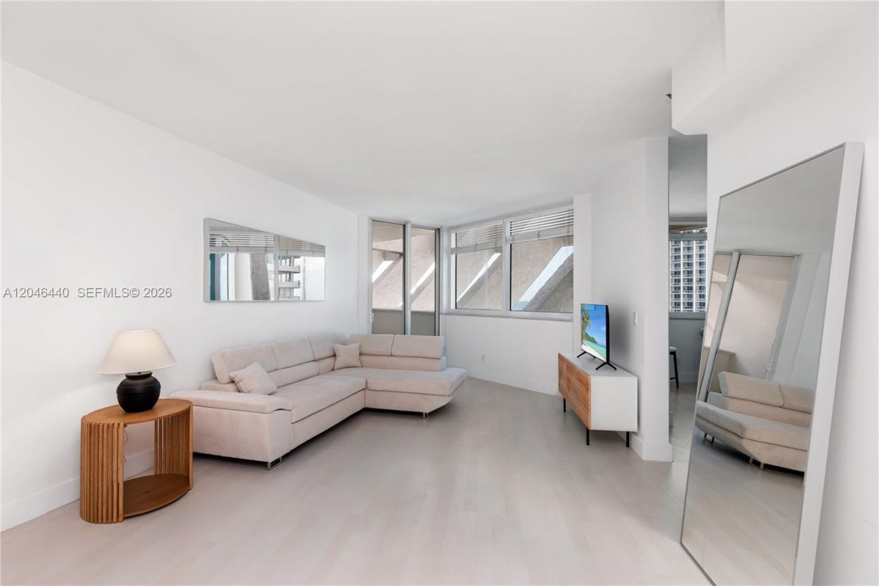 300 S Pointe Dr , Unit 907, Miami Beach, FL 33139 Photo