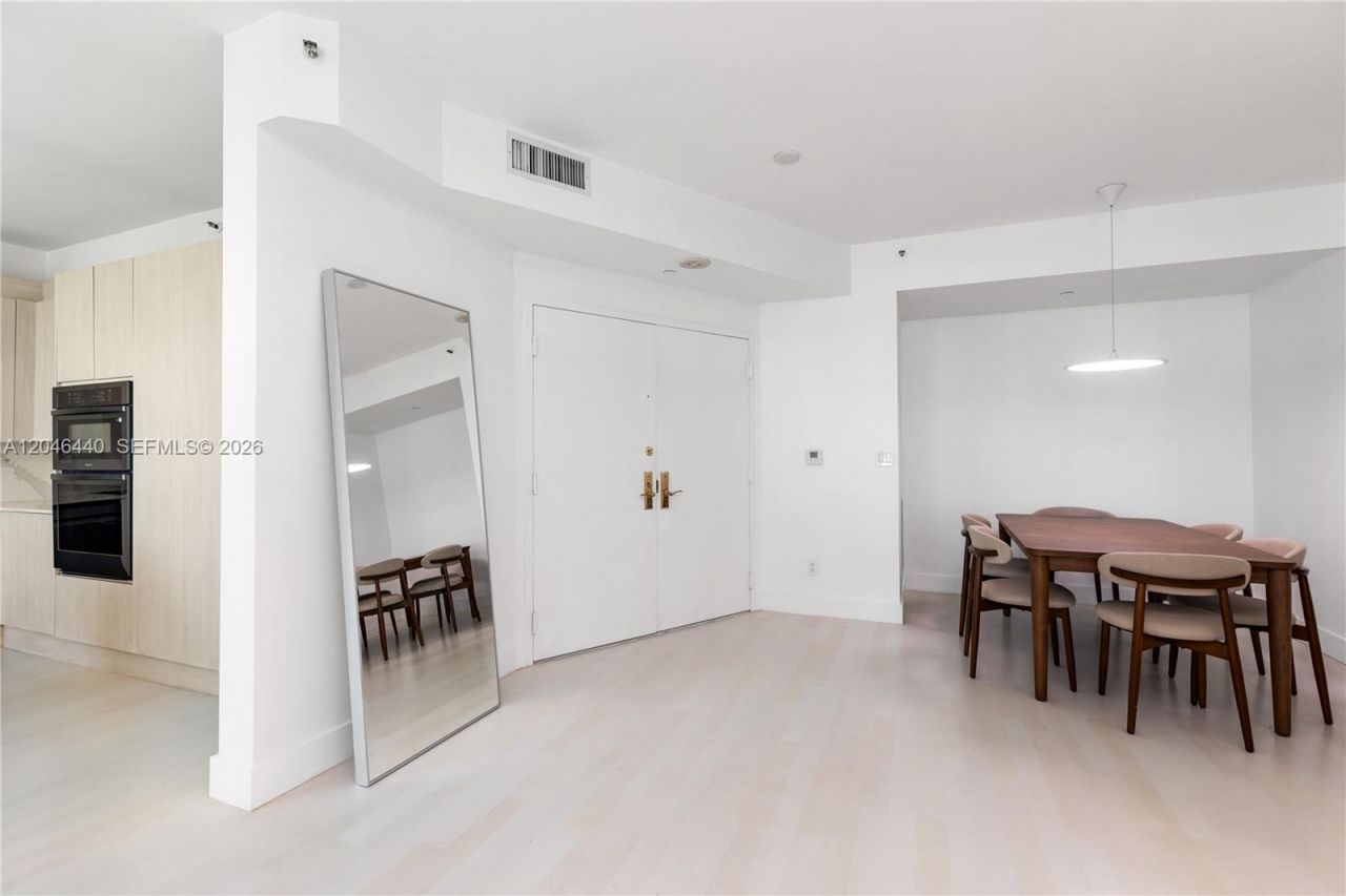 300 S Pointe Dr , Unit 907, Miami Beach, FL 33139 Photo