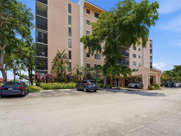 20840 San Simeon Way , Unit 609, Miami, FL 33179