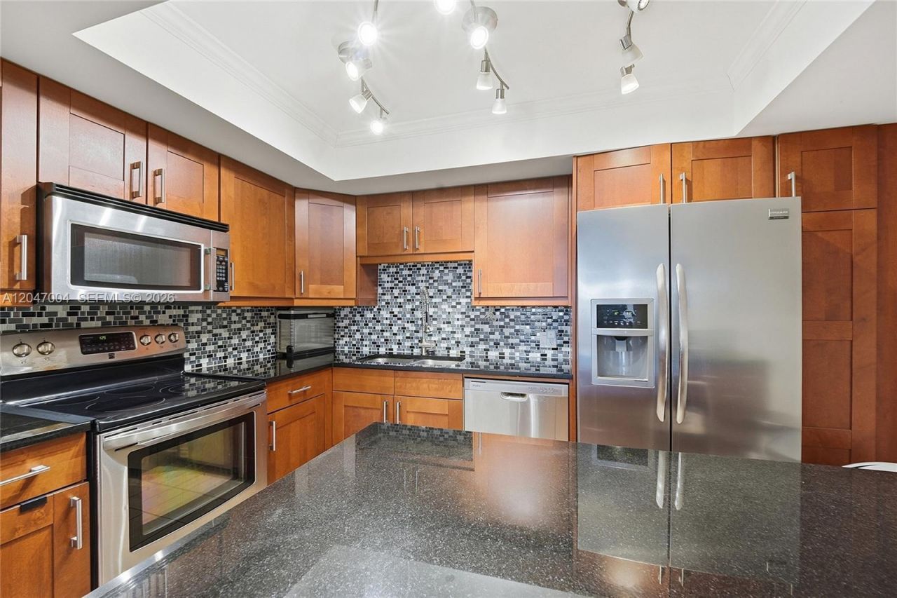 20840 San Simeon Way , Unit 609, Miami, FL 33179 Photo