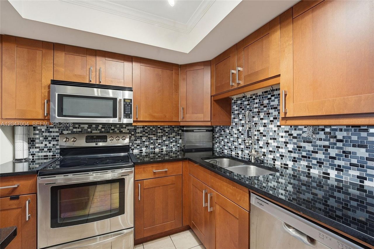 20840 San Simeon Way , Unit 609, Miami, FL 33179 Photo