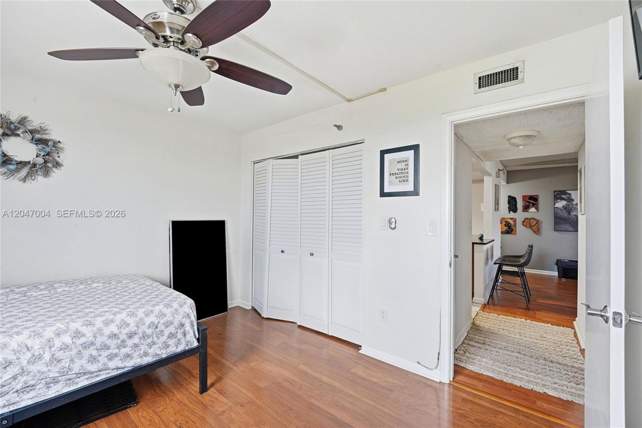 20840 San Simeon Way , Unit 609, Miami, FL 33179 Photo
