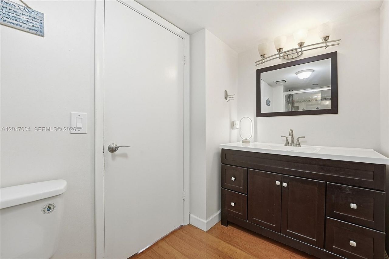 20840 San Simeon Way , Unit 609, Miami, FL 33179 Photo