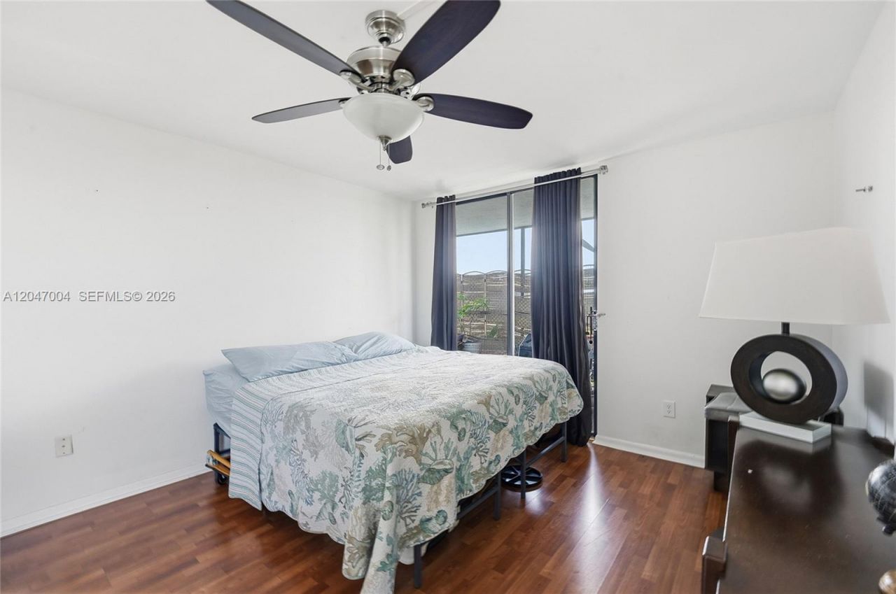 20840 San Simeon Way , Unit 609, Miami, FL 33179 Photo