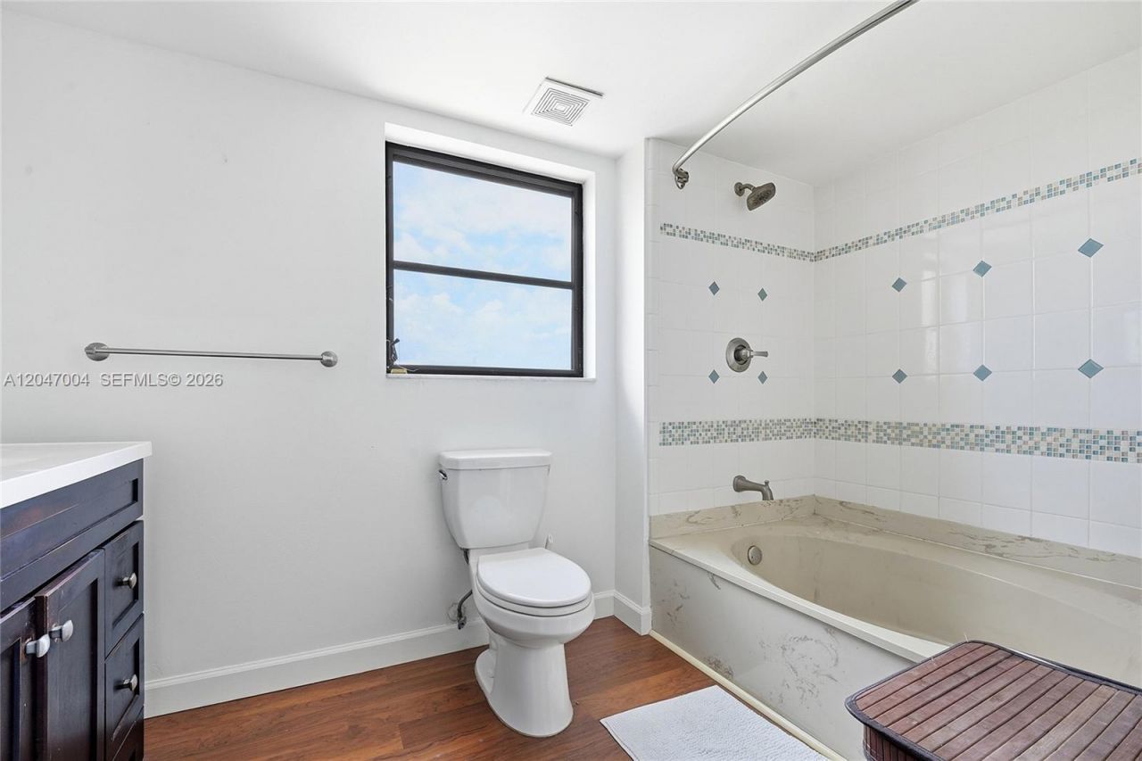 20840 San Simeon Way , Unit 609, Miami, FL 33179 Photo