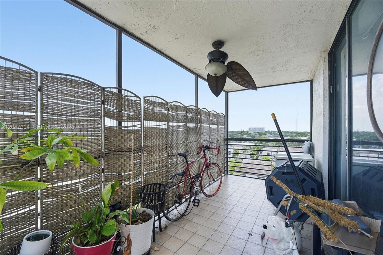 20840 San Simeon Way , Unit 609, Miami, FL 33179 Photo