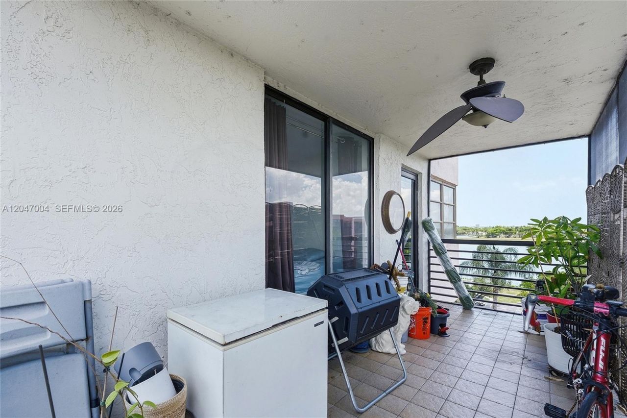 20840 San Simeon Way , Unit 609, Miami, FL 33179 Photo