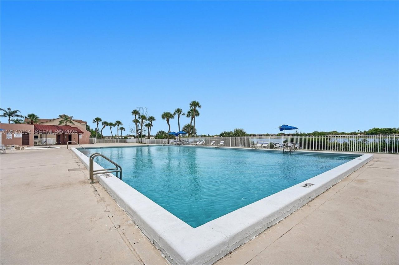 20840 San Simeon Way , Unit 609, Miami, FL 33179 Photo