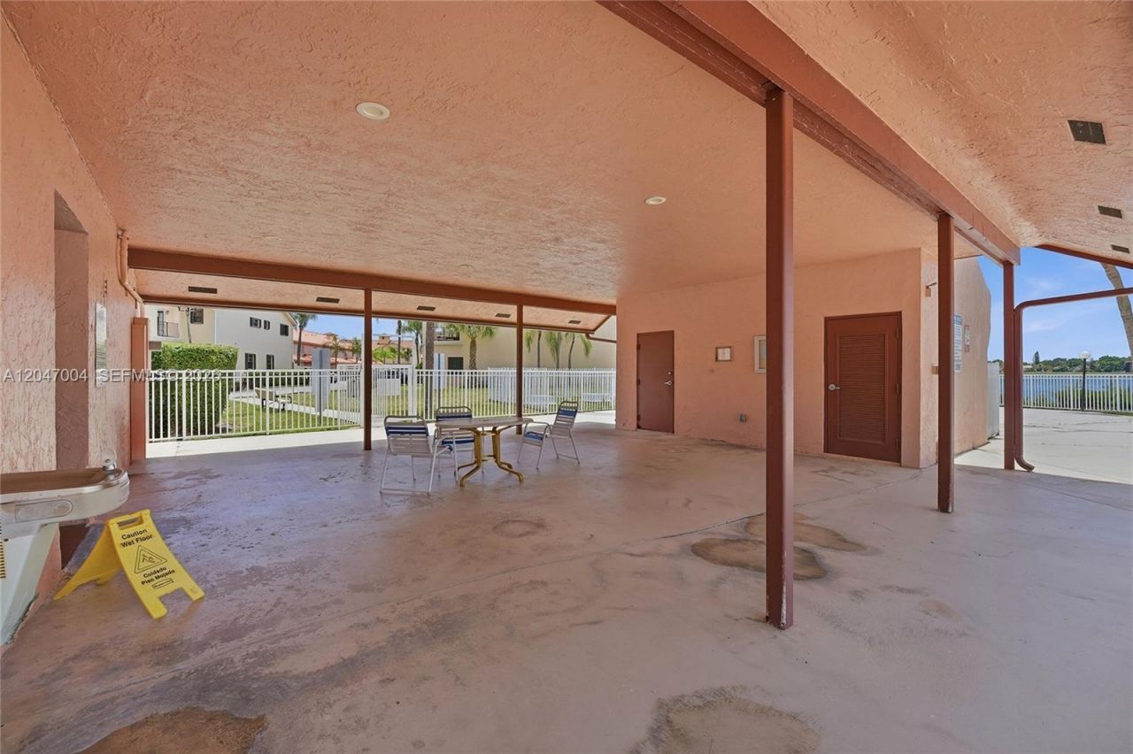 20840 San Simeon Way , Unit 609, Miami, FL 33179 Photo