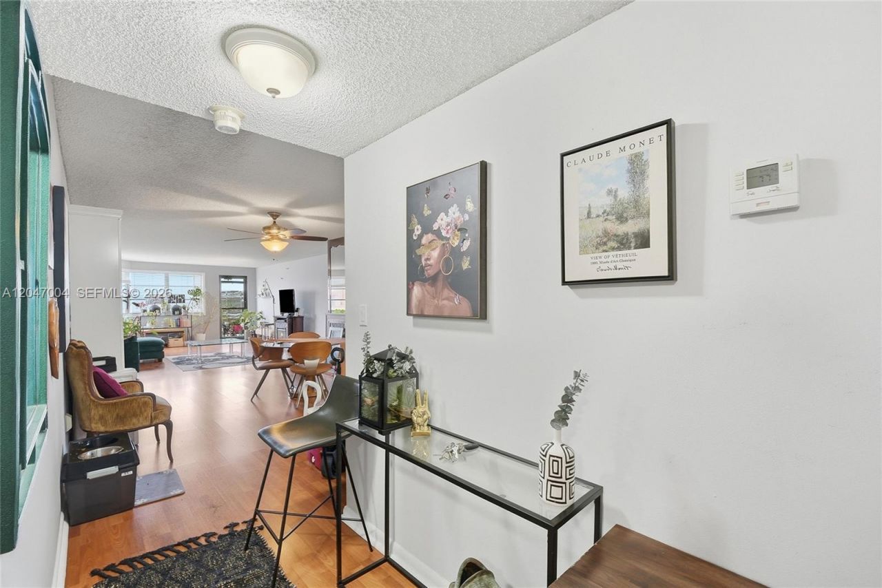 20840 San Simeon Way , Unit 609, Miami, FL 33179 Photo