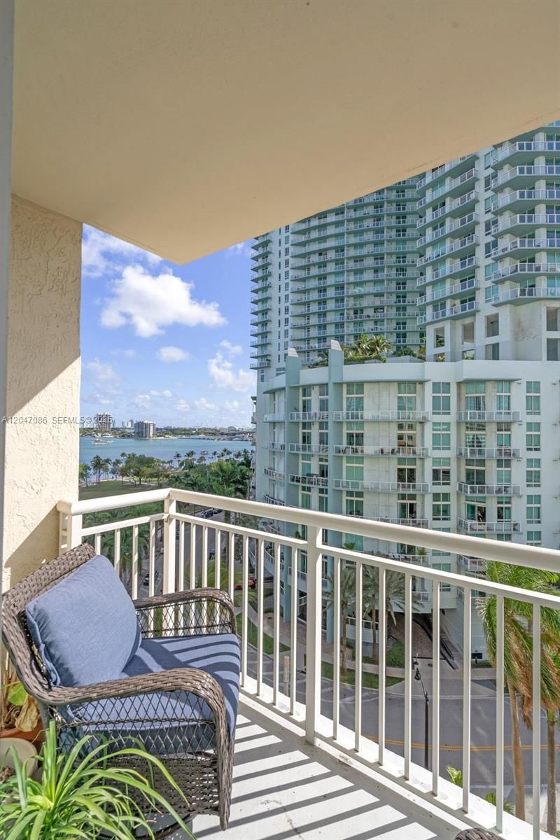2000 N Bayshore Dr, Unit 909, Miami, FL 33137 Photo