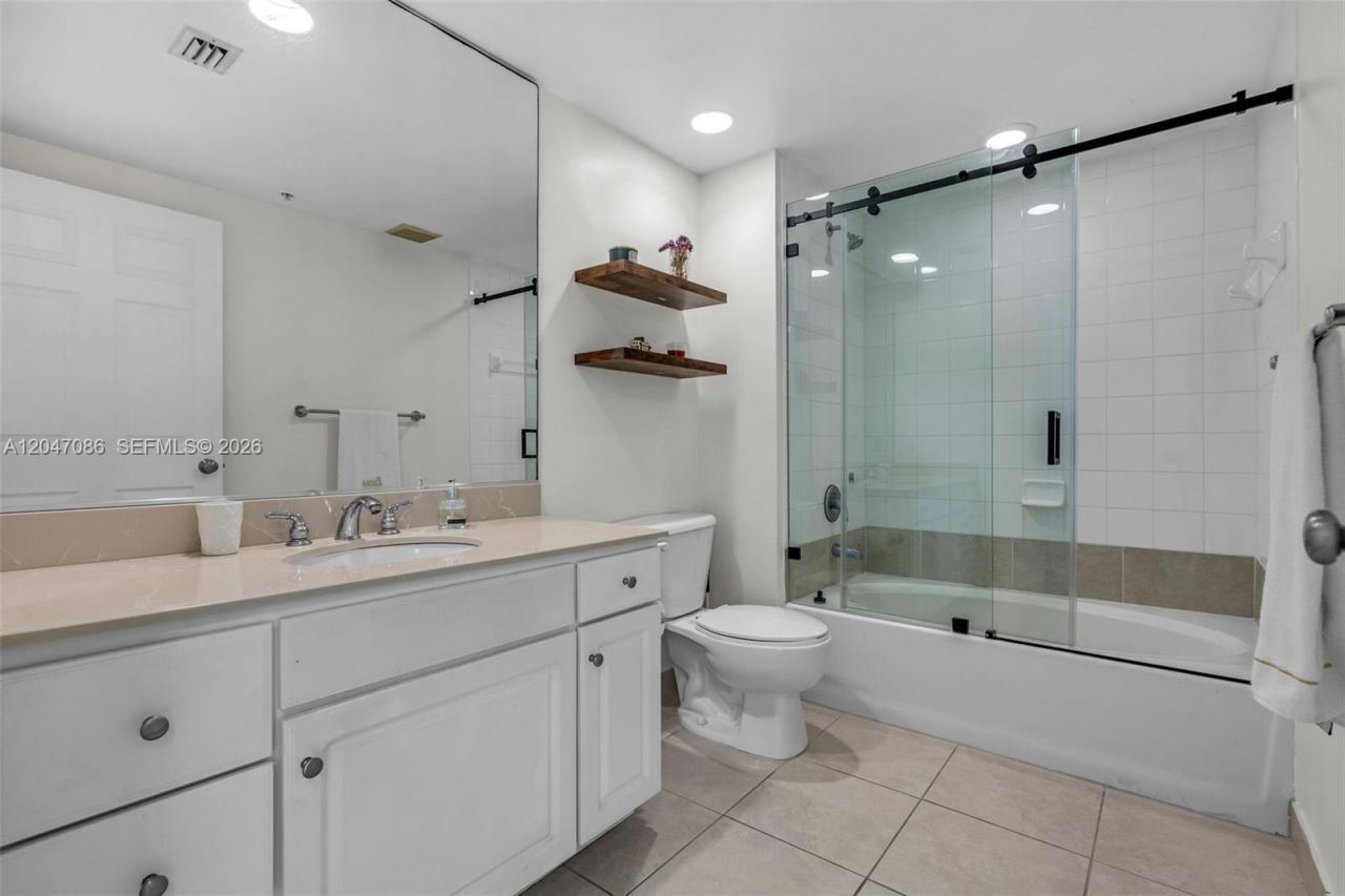 2000 N Bayshore Dr, Unit 909, Miami, FL 33137 Photo