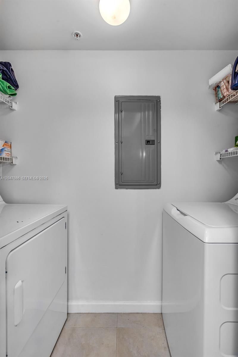 2000 N Bayshore Dr, Unit 909, Miami, FL 33137 Photo