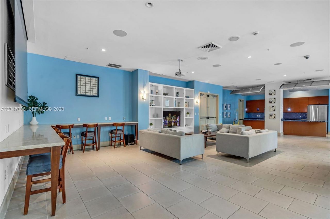 2000 N Bayshore Dr, Unit 909, Miami, FL 33137 Photo