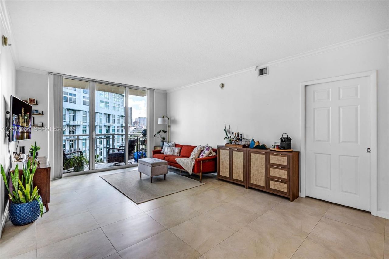 2000 N Bayshore Dr, Unit 909, Miami, FL 33137 Photo