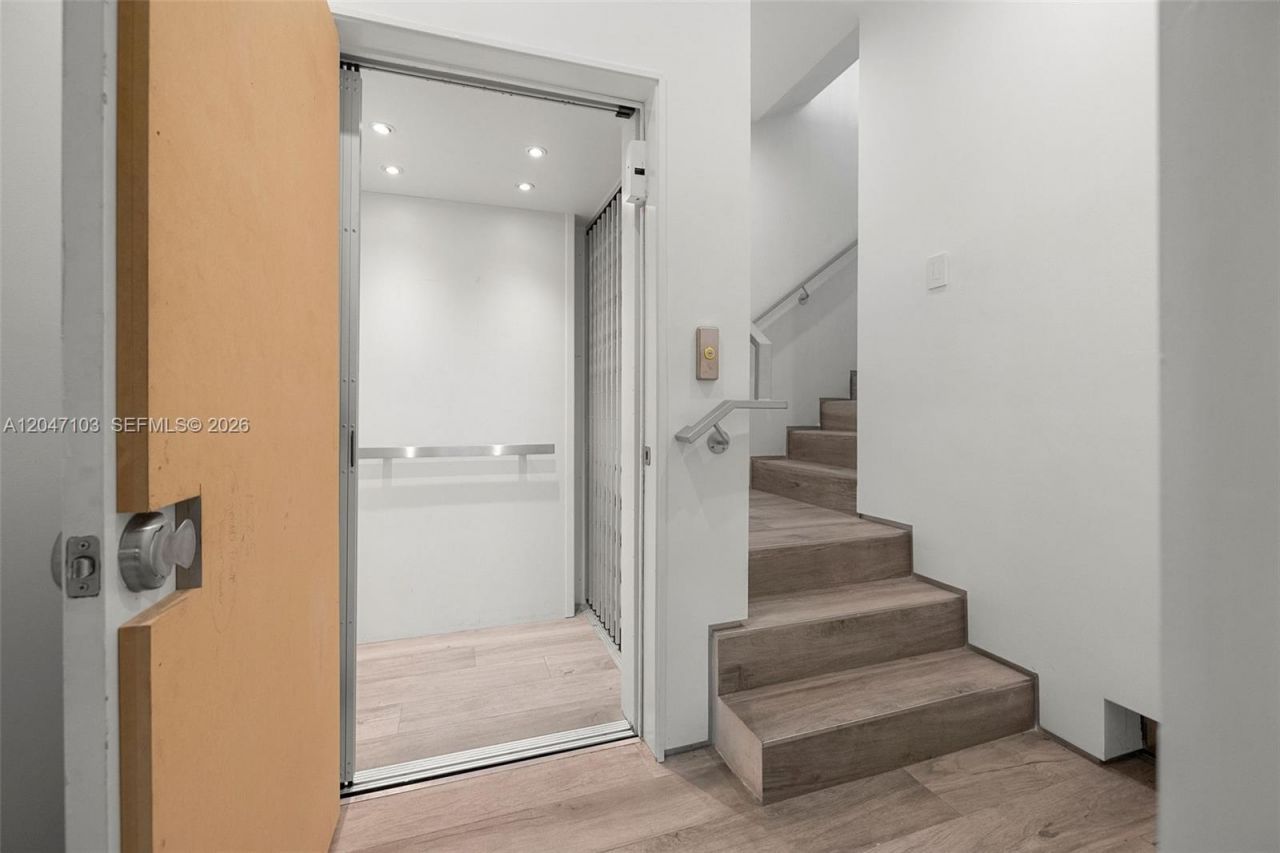 1525 Bay Rd, Unit 1525, Miami Beach, FL 33139 Photo