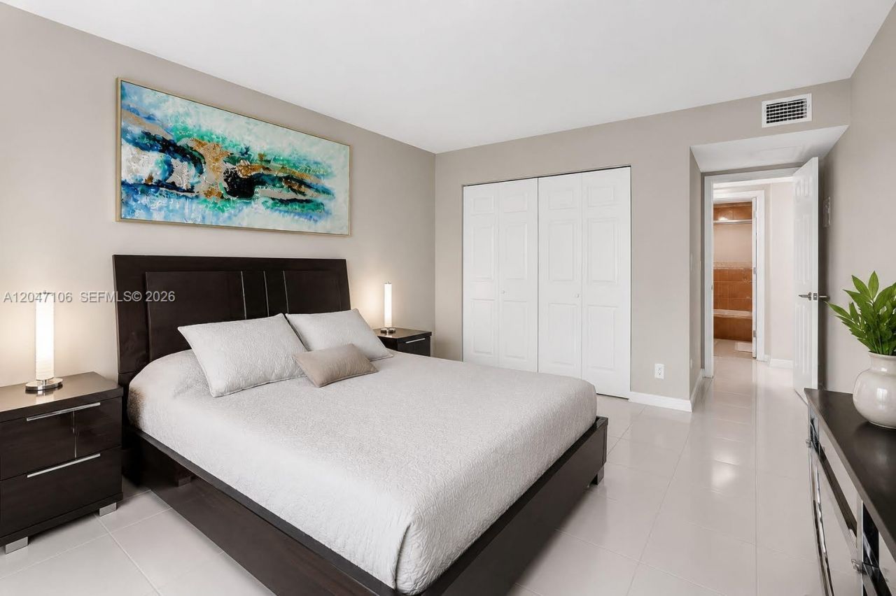 5901 Camino Del Sol, Unit 207, Boca Raton, FL 33433 Photo