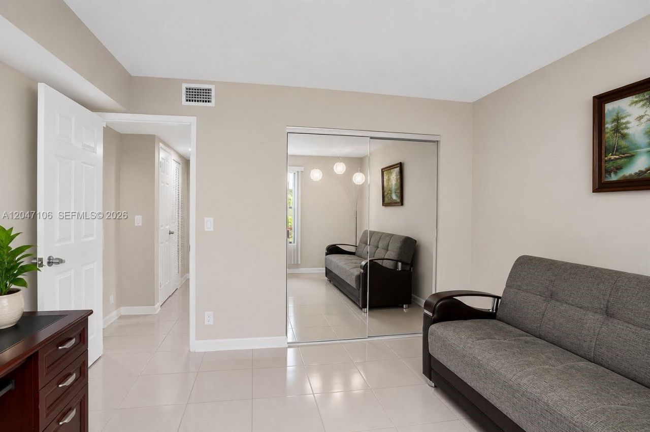 5901 Camino Del Sol, Unit 207, Boca Raton, FL 33433 Photo
