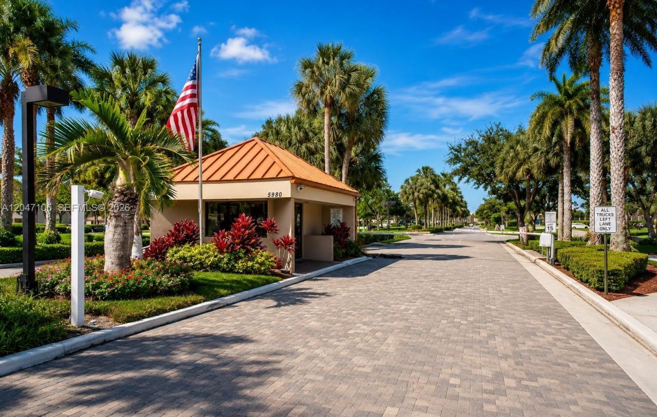 5901 Camino Del Sol, Unit 207, Boca Raton, FL 33433 Photo