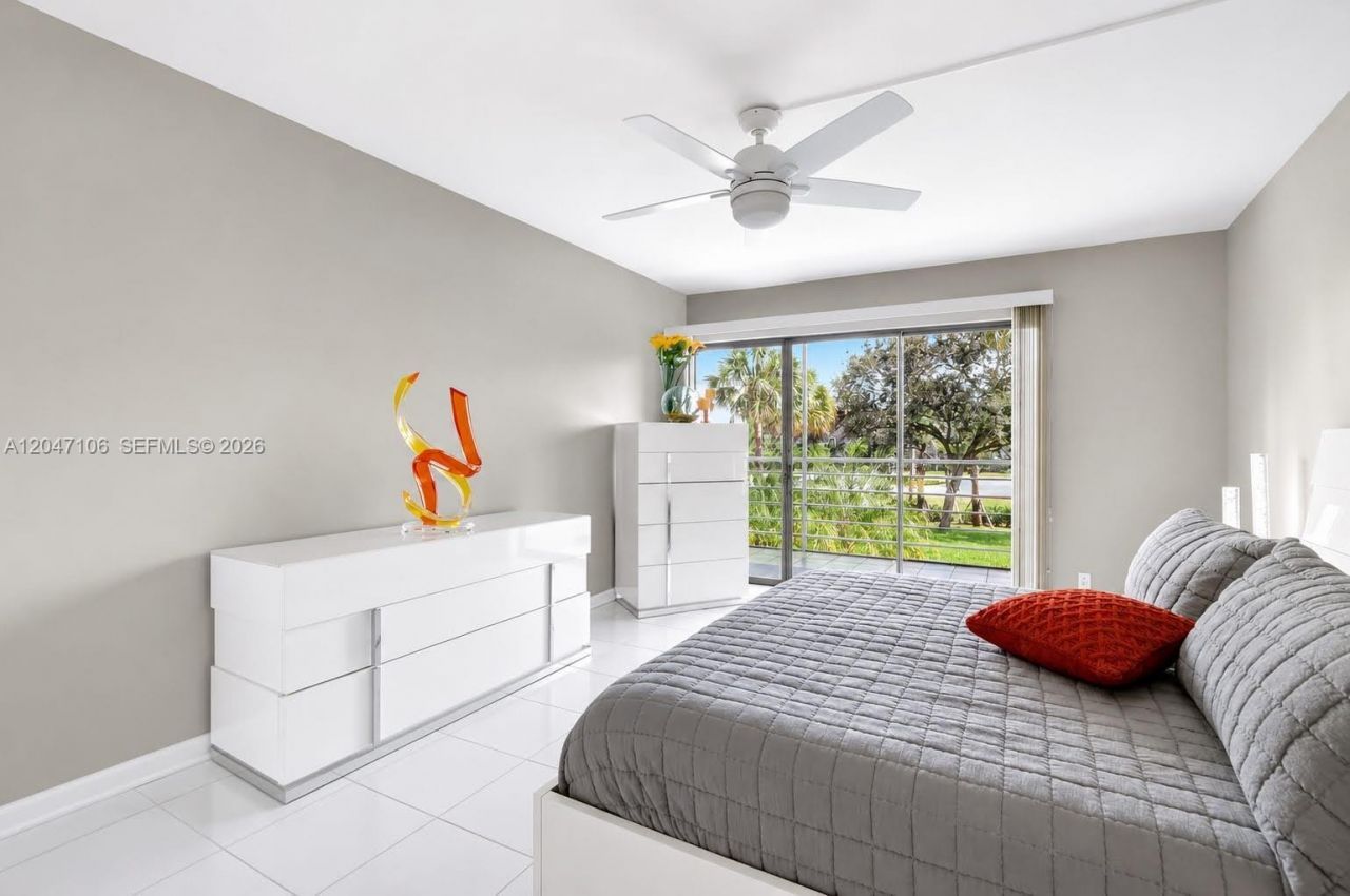 5901 Camino Del Sol, Unit 207, Boca Raton, FL 33433 Photo
