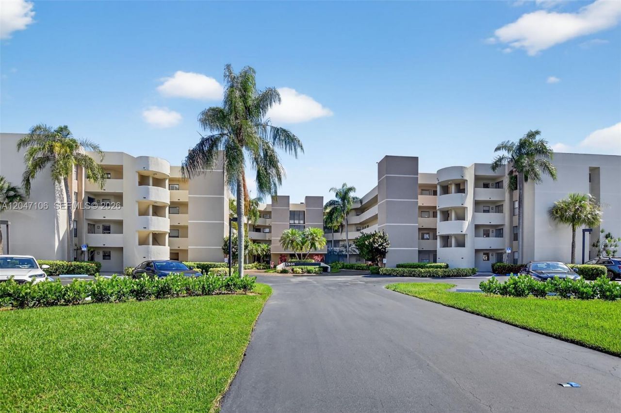 5901 Camino Del Sol , Unit 207, Boca Raton, FL 33433 Photo