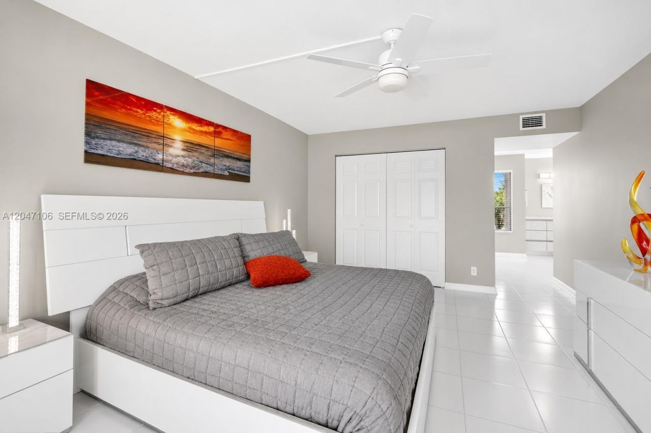 5901 Camino Del Sol, Unit 207, Boca Raton, FL 33433 Photo